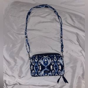 VERA BRADLEY • All In One Crossbody